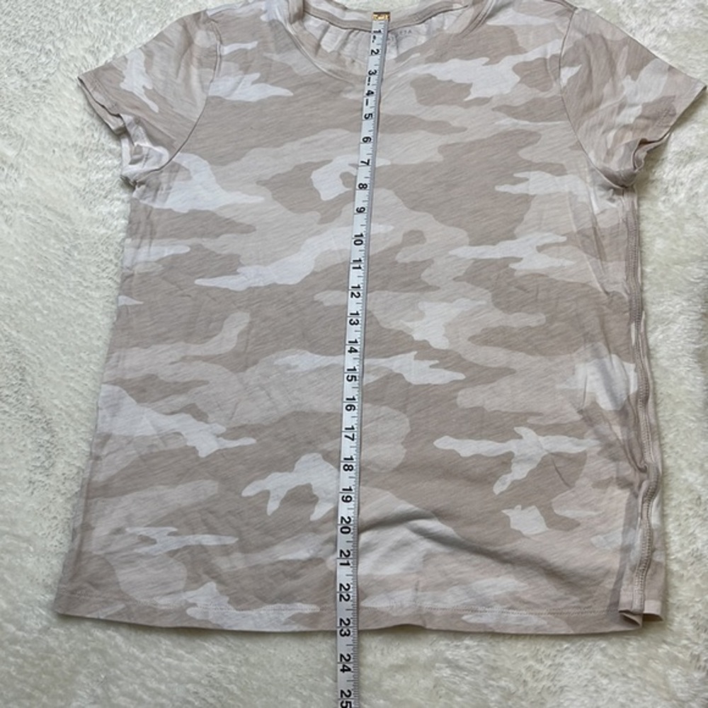 Athleta Organic Daily Crew T-shirt Sea Salt Camo Size M - Picture 7 of 7